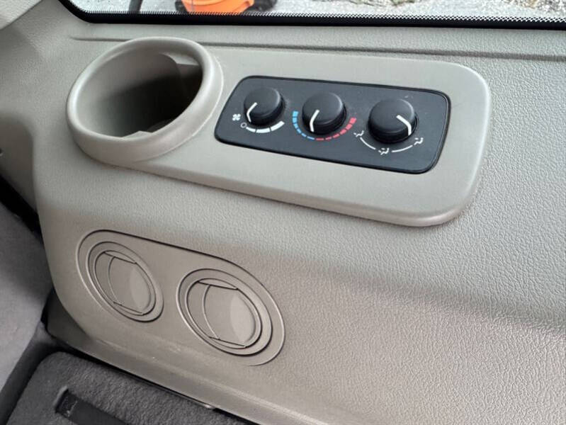 2010 Jeep Commander Sport