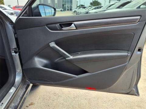 2022 Volkswagen Passat R-Line