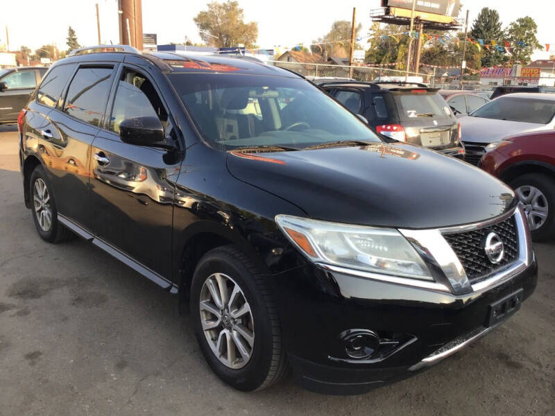 2014 Nissan Pathfinder for sale at Queen Auto Sales in Denver CO