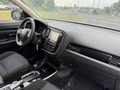 2019 Mitsubishi Outlander ES