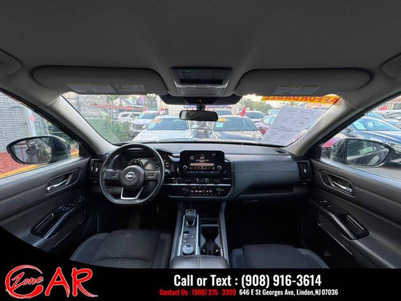 2022 Nissan Pathfinder SV