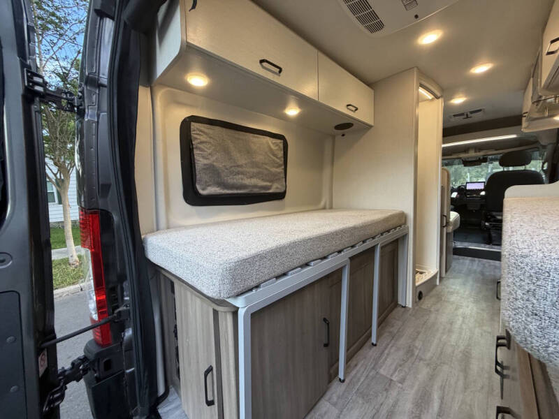 2024 Thor Motor Coach Dazzle