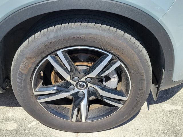 2025 Volvo XC40 B5 Core Bright Theme