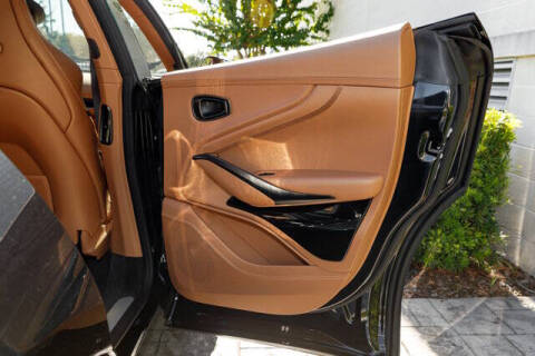 2025 Aston Martin DBX 707