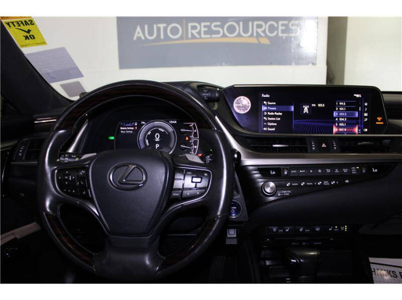 2021 Lexus ES 300h Luxury