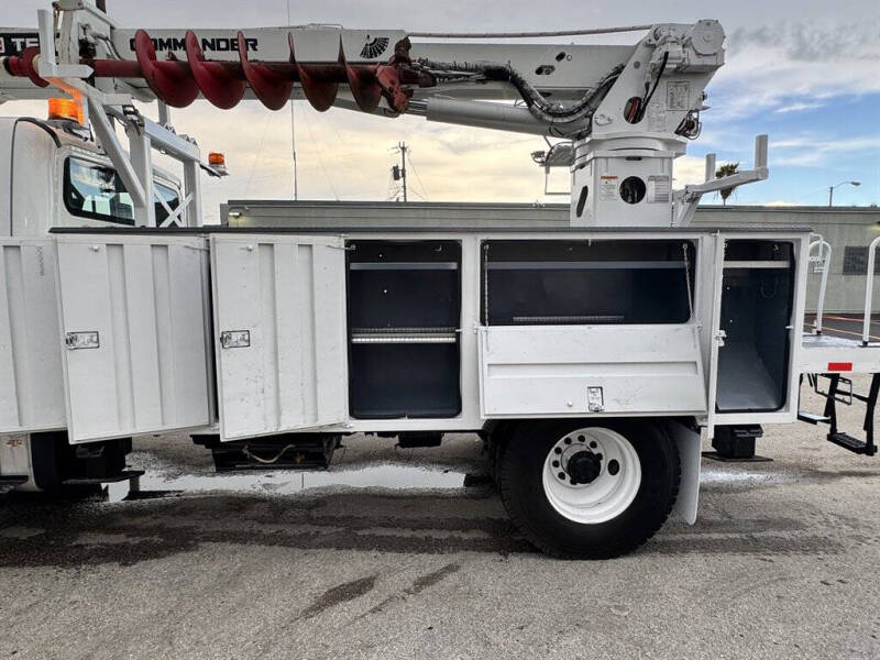 2017 Freightliner M2 106