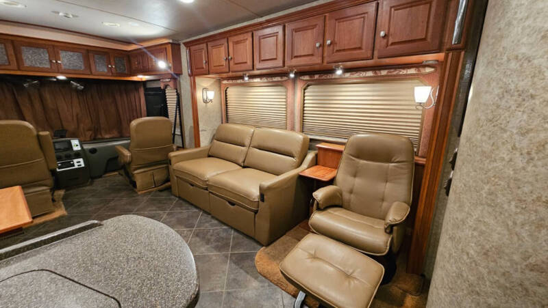 2009 Winnebago Itssca Meridian 34Y