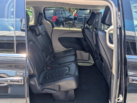 2022 Chrysler Pacifica Touring L