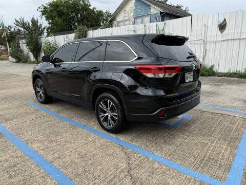 2019 Toyota Highlander LE