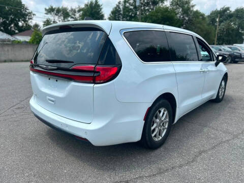 2025 Chrysler Pacifica Select