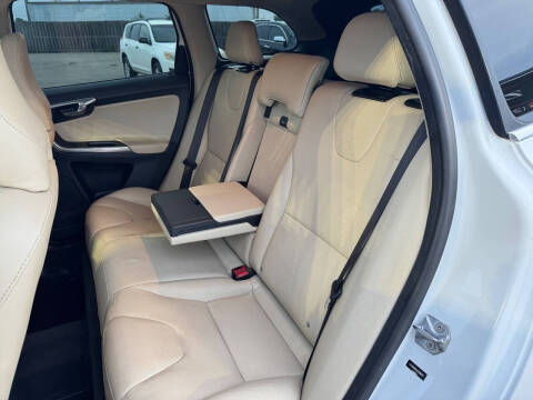 2016 Volvo XC60 T6 Drive-E Platinum