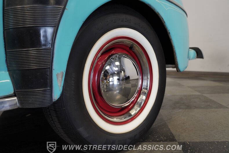 1948 Ford Deluxe