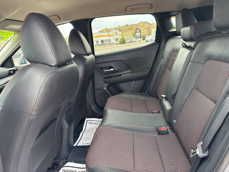 2025 Nissan Kicks SR