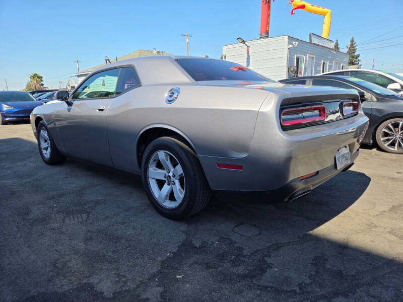 2015 Dodge Challenger SXT