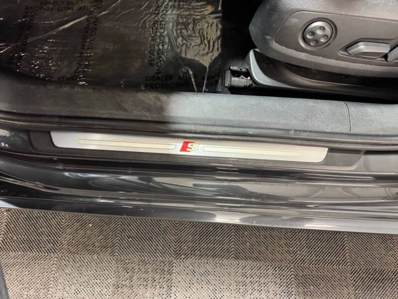 2017 Audi A4 2.0T quattro Premium Plus