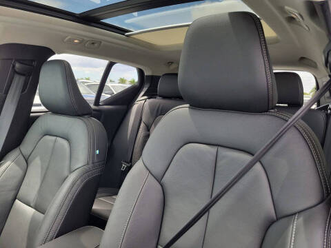 2026 Volvo XC40 B5 Core
