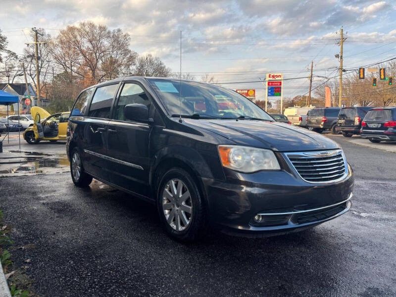 2014 Chrysler Town & Country Touring's photo