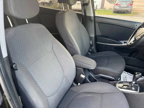 2013 Hyundai Accent SE