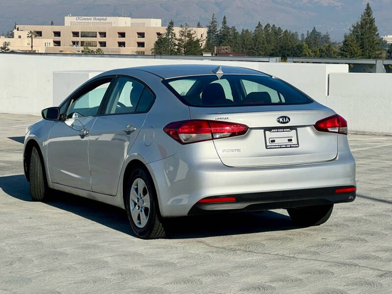 2018 Kia FORTE LX photo 5