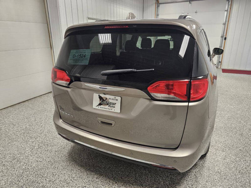 2017 Chrysler Pacifica Touring-L