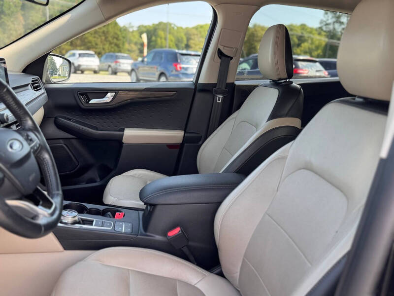 2020 Ford Escape Titanium