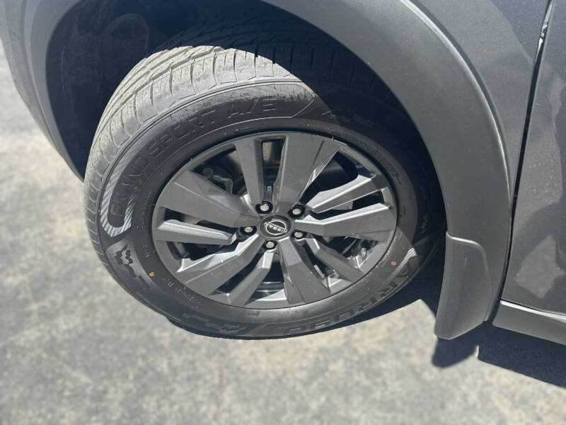 2022 Nissan Pathfinder SV