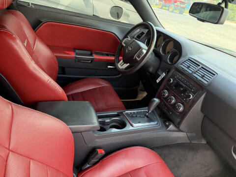 2013 Dodge Challenger SXT Plus