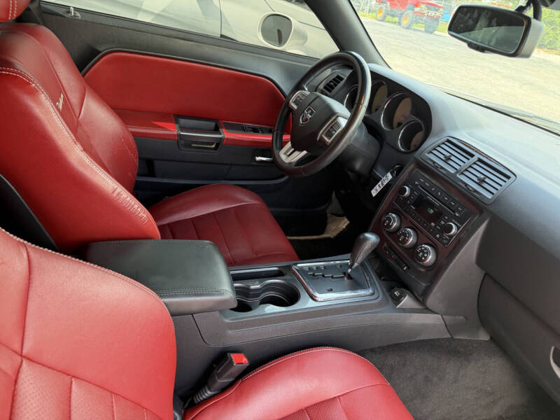 2013 Dodge Challenger SXT Plus