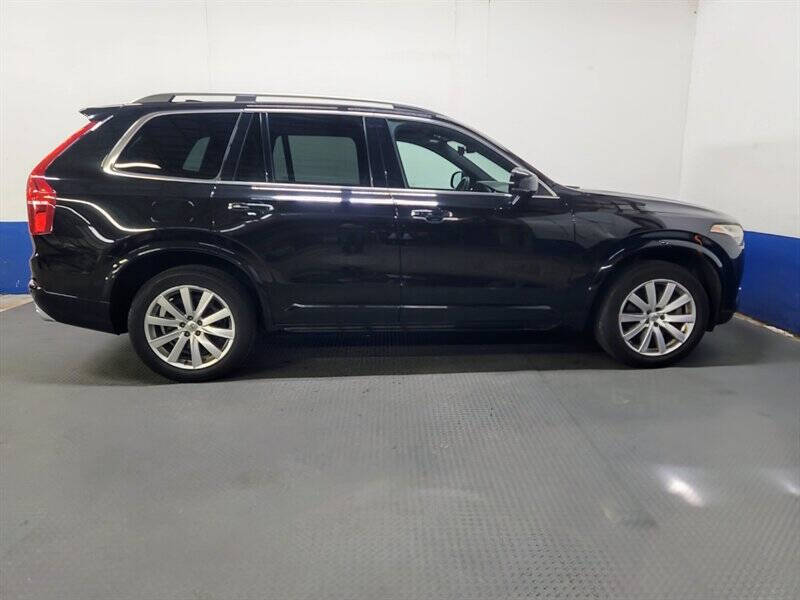 2016 Volvo XC90 T6 Momentum