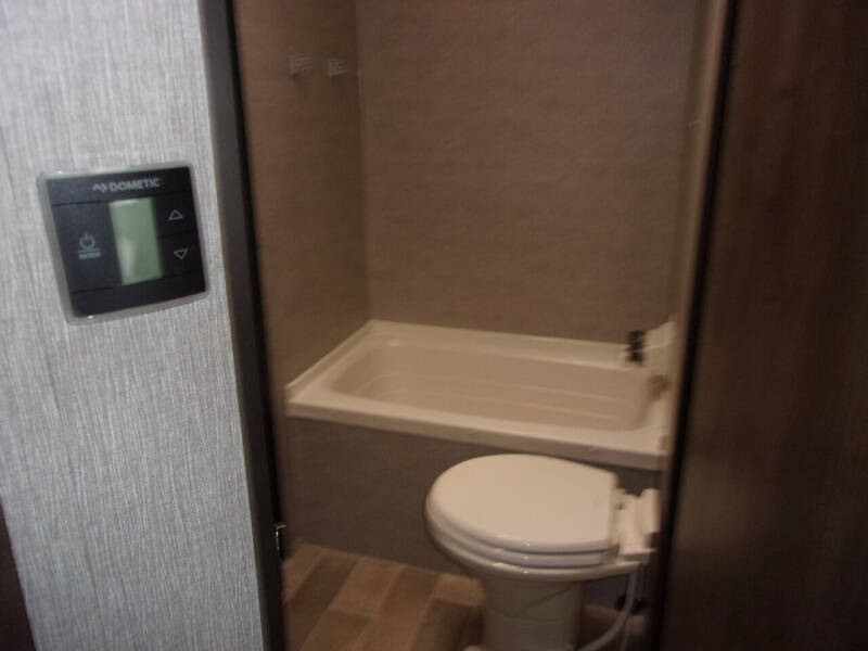 2020 Coleman Lantern 263BH