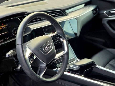 2022 Audi e-tron quattro Premium