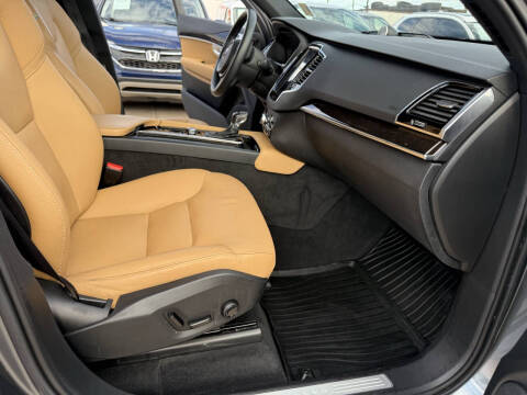 2018 Volvo XC90 T6 Momentum