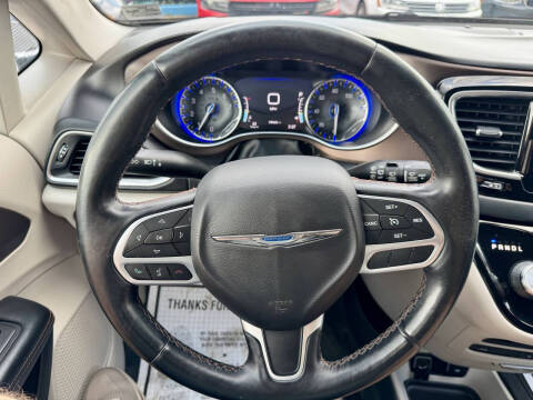 2017 Chrysler Pacifica Touring-L Plus