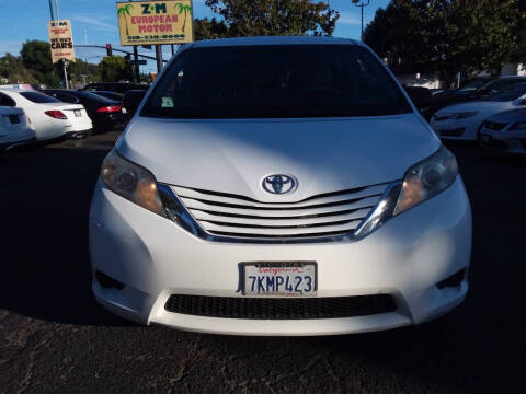 2015 Toyota Sienna LE 8-Passenger