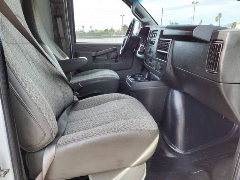 2024 Chevrolet Express 2500