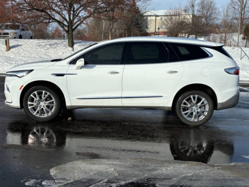 2022 Buick Enclave Essence