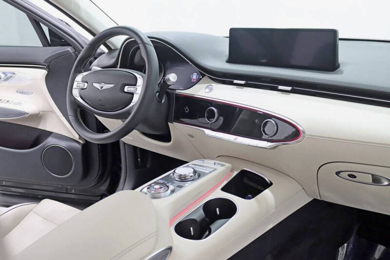 2024 Genesis GV70 2.5T Standard