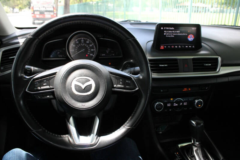 2018 Mazda MAZDA3 Touring