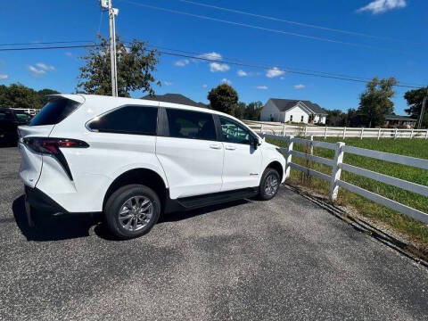 2025 Toyota Sienna LE 8-Passenger