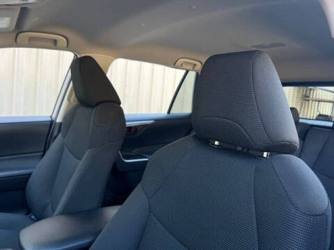 2023 Toyota RAV4 Hybrid LE