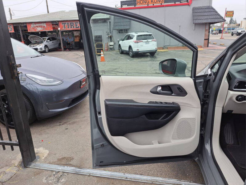 2022 Chrysler Pacifica Touring L