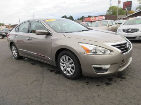 2015 Nissan Altima for sale at Fox River Motors, Inc in Green Bay WI