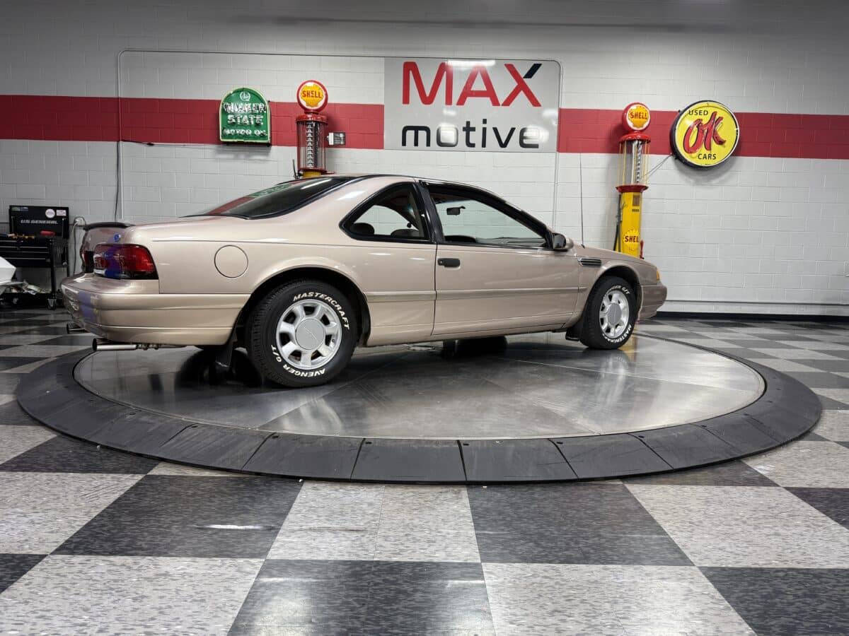 1993 Ford Thunderbird 10