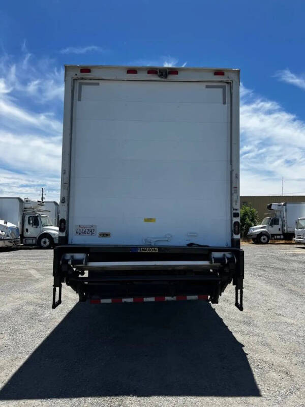 2018 Freightliner M2 106