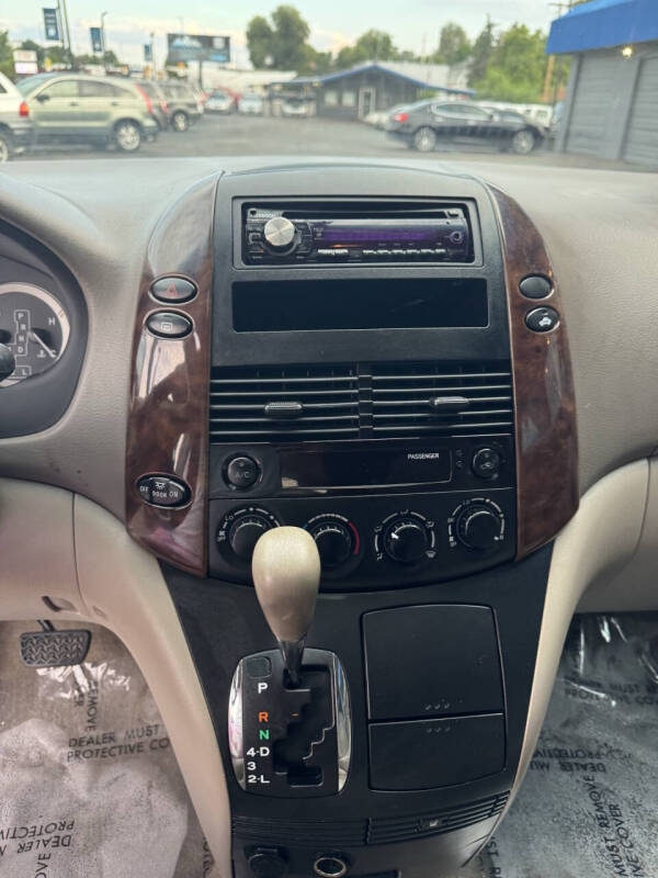 2005 Toyota Sienna LE 7 Passenger