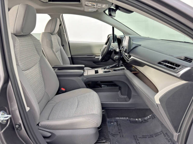 2021 Toyota Sienna LE 8-Passenger