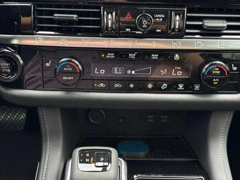 2026 Nissan Pathfinder SL