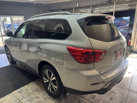 2017 Nissan Pathfinder SV