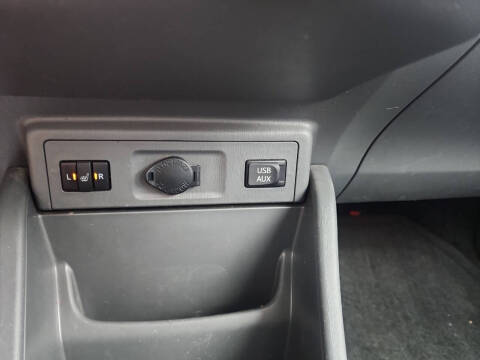 2014 Toyota Prius v Five