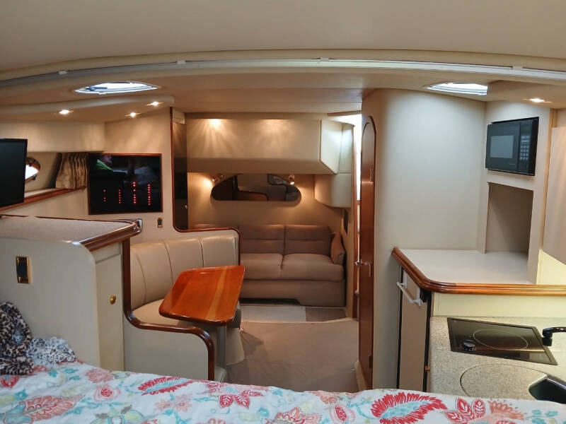 2002 Cruisers Yachts 3275 Express